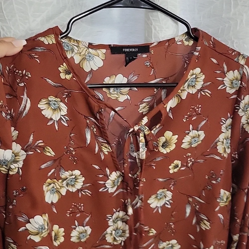 Forever21 blouse - Picture 3 of 3